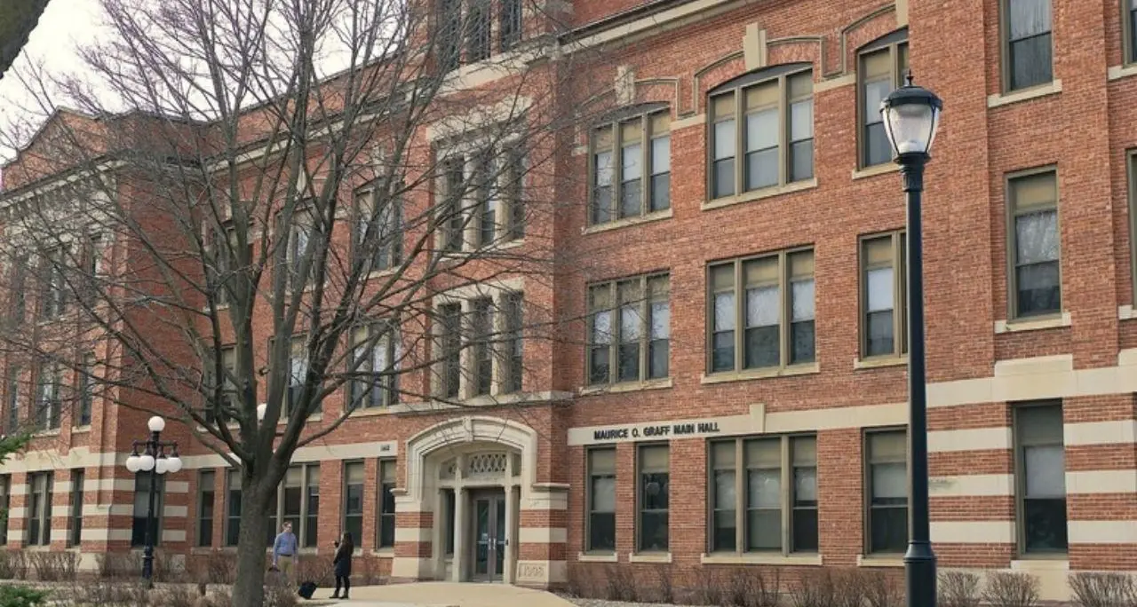 Video a luci rosse con la moglie, licenziato il rettore nel Wisconsin: «Punizione senza senso»