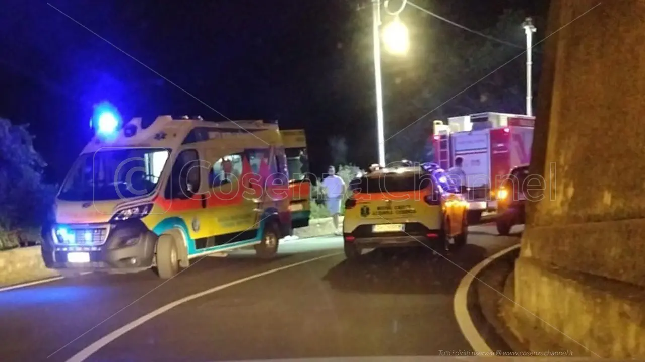 Cosenza, un ragazzo finisce nella scarpata a Corso Vittorio Emanuele