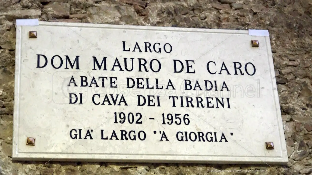 Cetraro celebra Dom Mauro De Caro con l’intitolazione di un largo