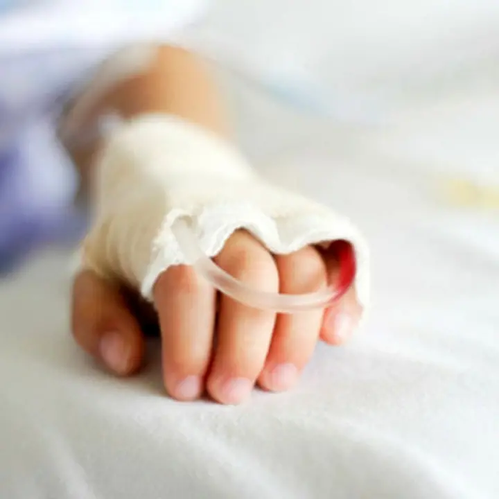Santiago, il bimbo travolto da un cancello a Guardia Piemontese, respira da solo