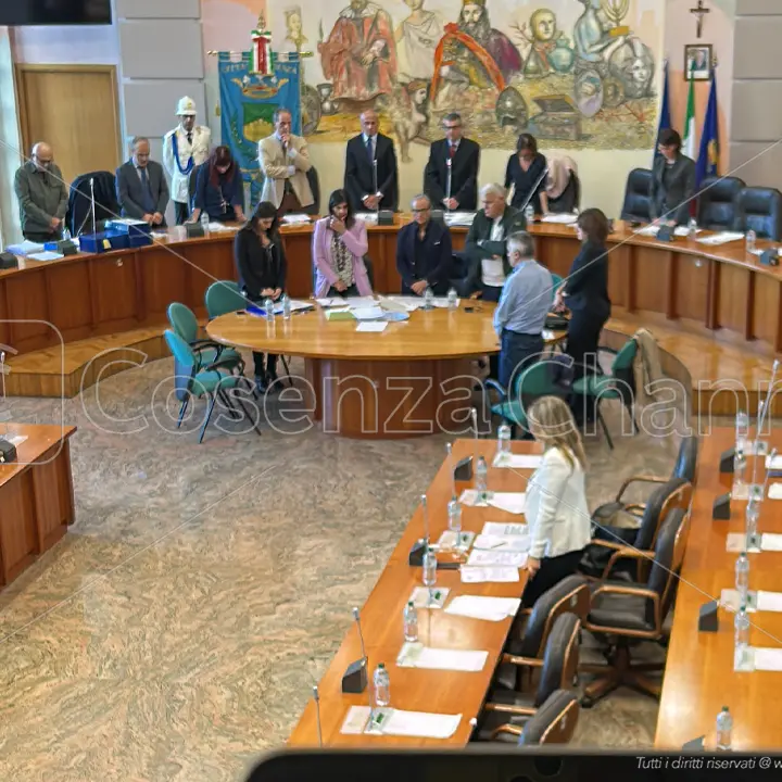 Cosenza, su Corso Vittorio Emanuele ancora scintille tra maggioranza e opposizione