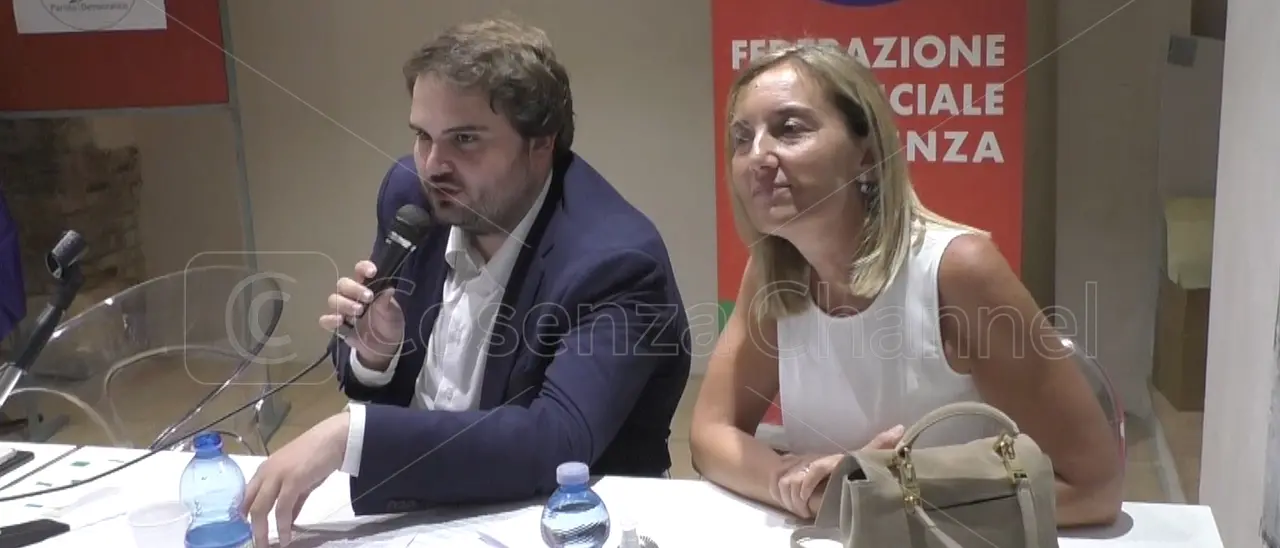 Pd Cosenza, Pecoraro azzera la segreteria. Sulle espulsioni: «No a processi sommari»