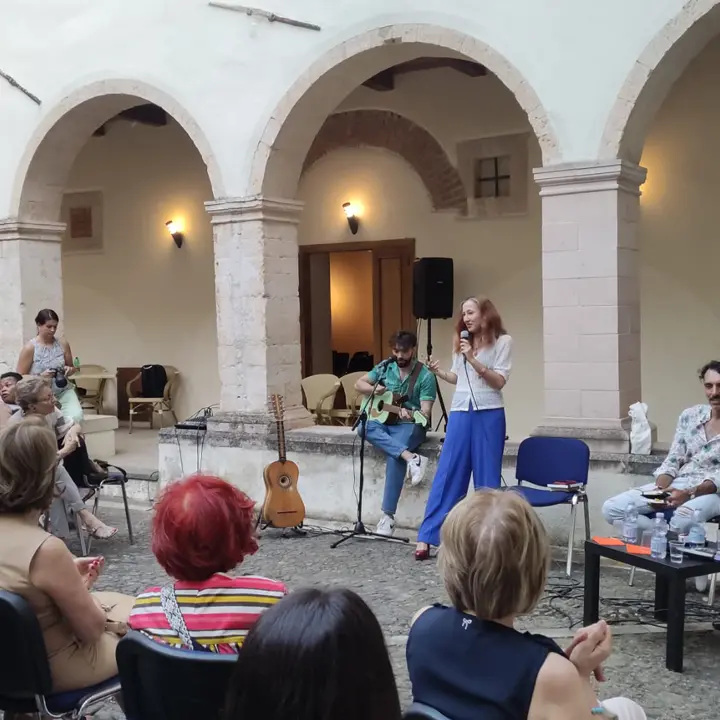 Aperinchiostro, “La fortuna del greco” di Vincenzo Reale presentato a Cosenza
