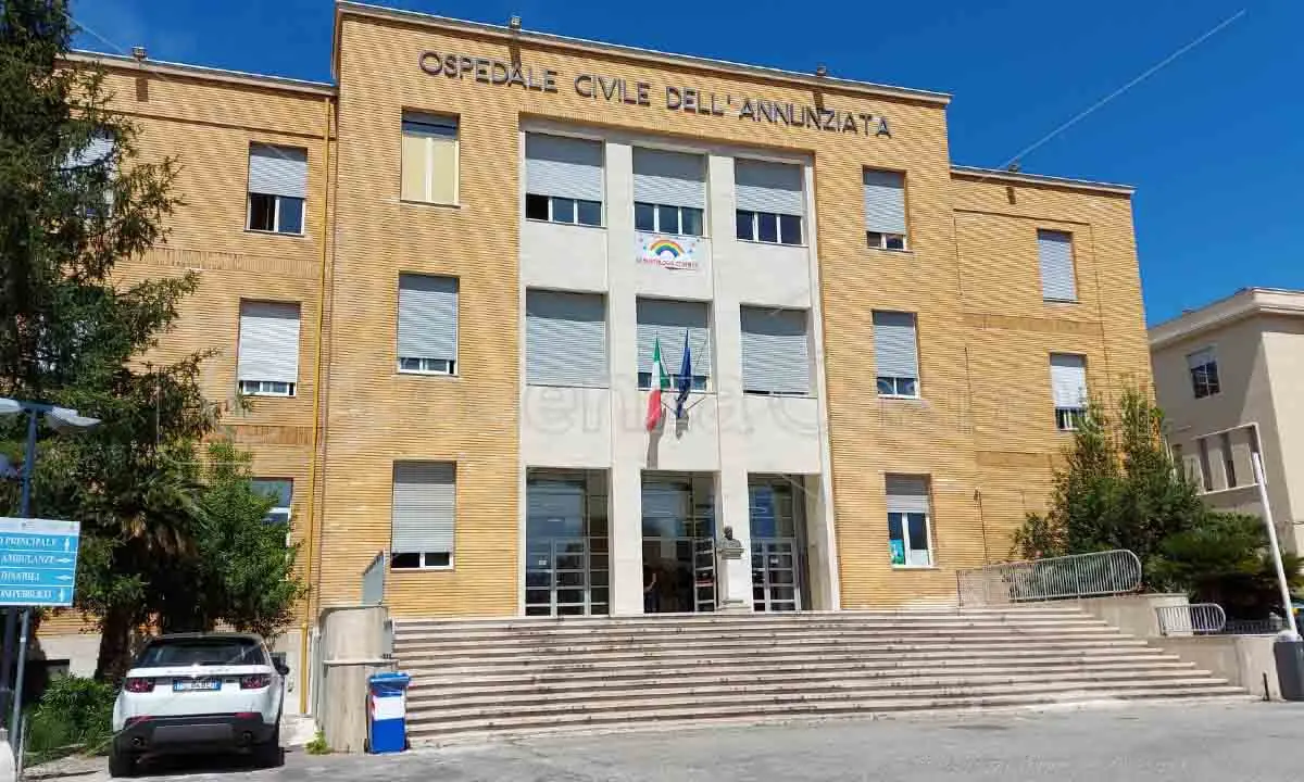 Trasfusione infetta: comune di Cosenza e ministero condannati a pagare 1 milione di euro